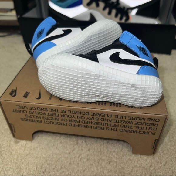 Jordan 1-Nike - Picture 3 of 7